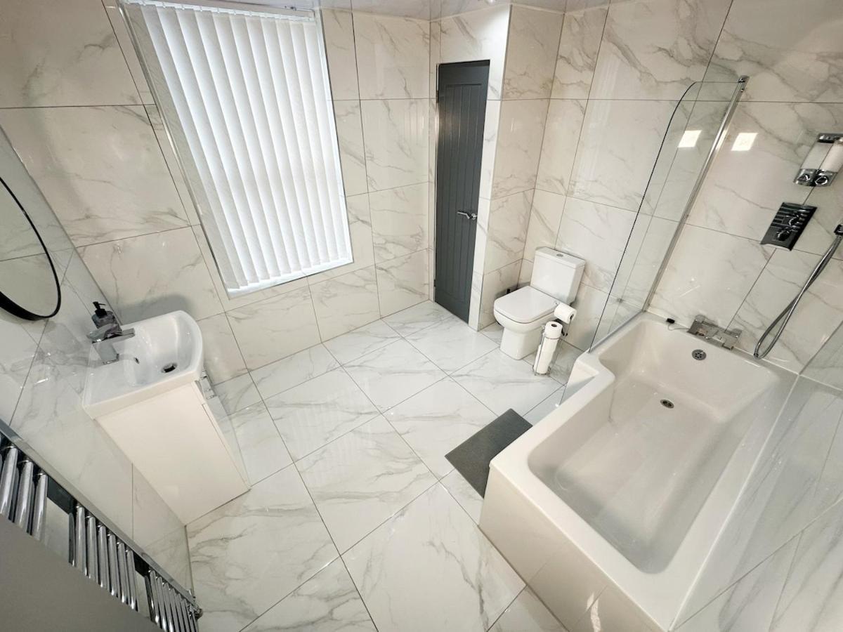 Contractors Dream, 4 Bedroom 2 Bathroom Liverpool Exterior photo
