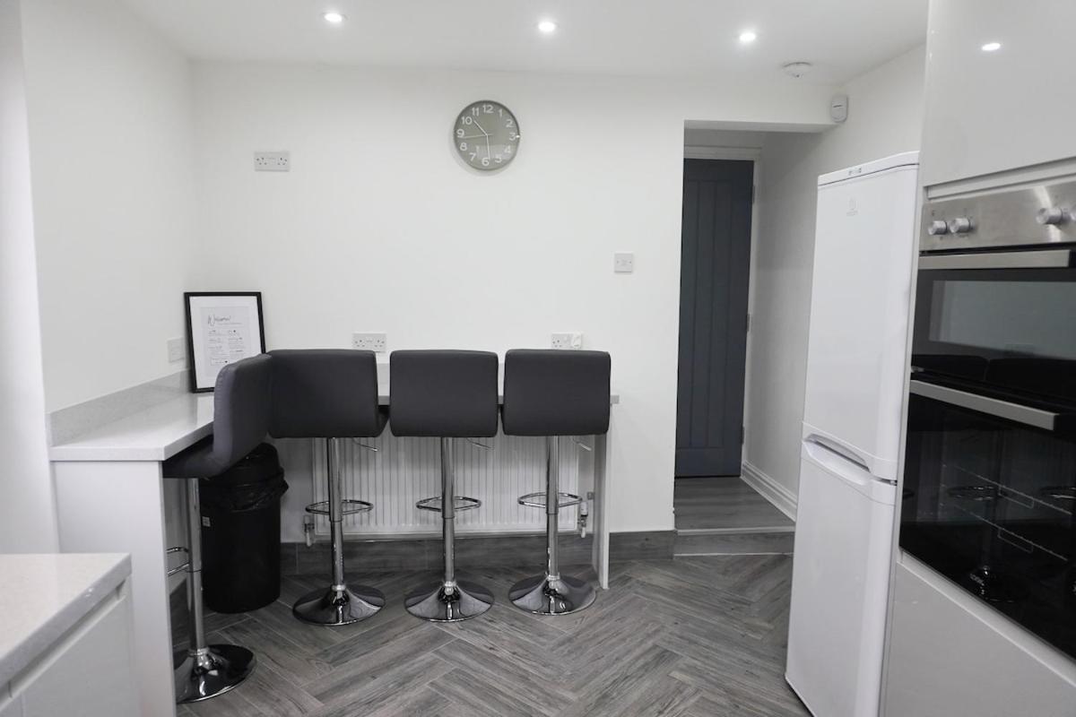 Contractors Dream, 4 Bedroom 2 Bathroom Liverpool Exterior photo