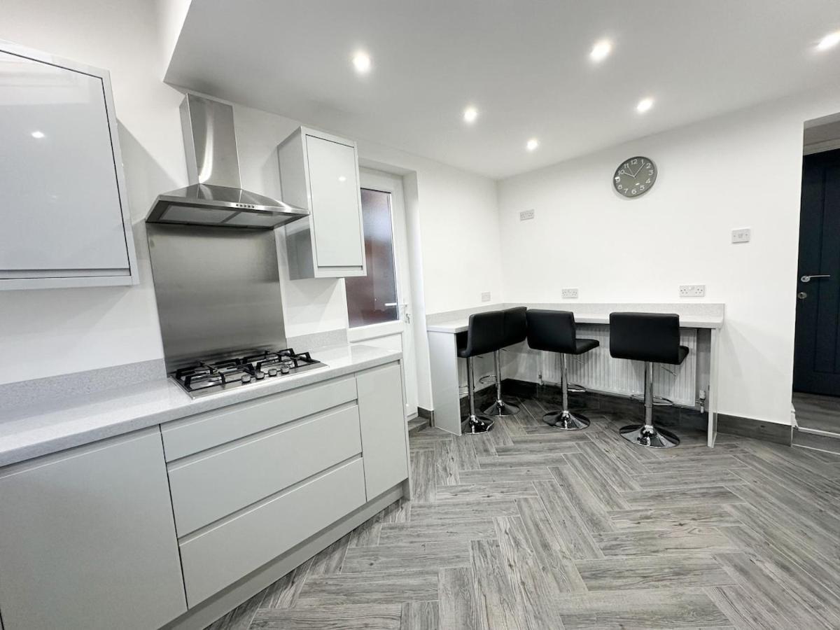 Contractors Dream, 4 Bedroom 2 Bathroom Liverpool Exterior photo