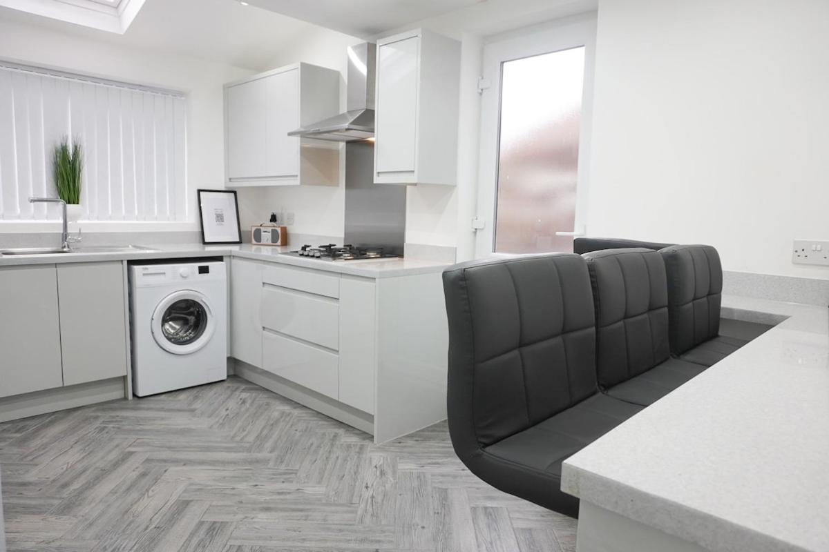 Contractors Dream, 4 Bedroom 2 Bathroom Liverpool Exterior photo
