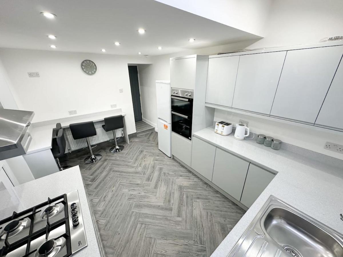 Contractors Dream, 4 Bedroom 2 Bathroom Liverpool Exterior photo
